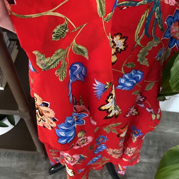 Romeo & Juliet Couture classy wrap deep V neck dress EUC - Picture 3 of 9